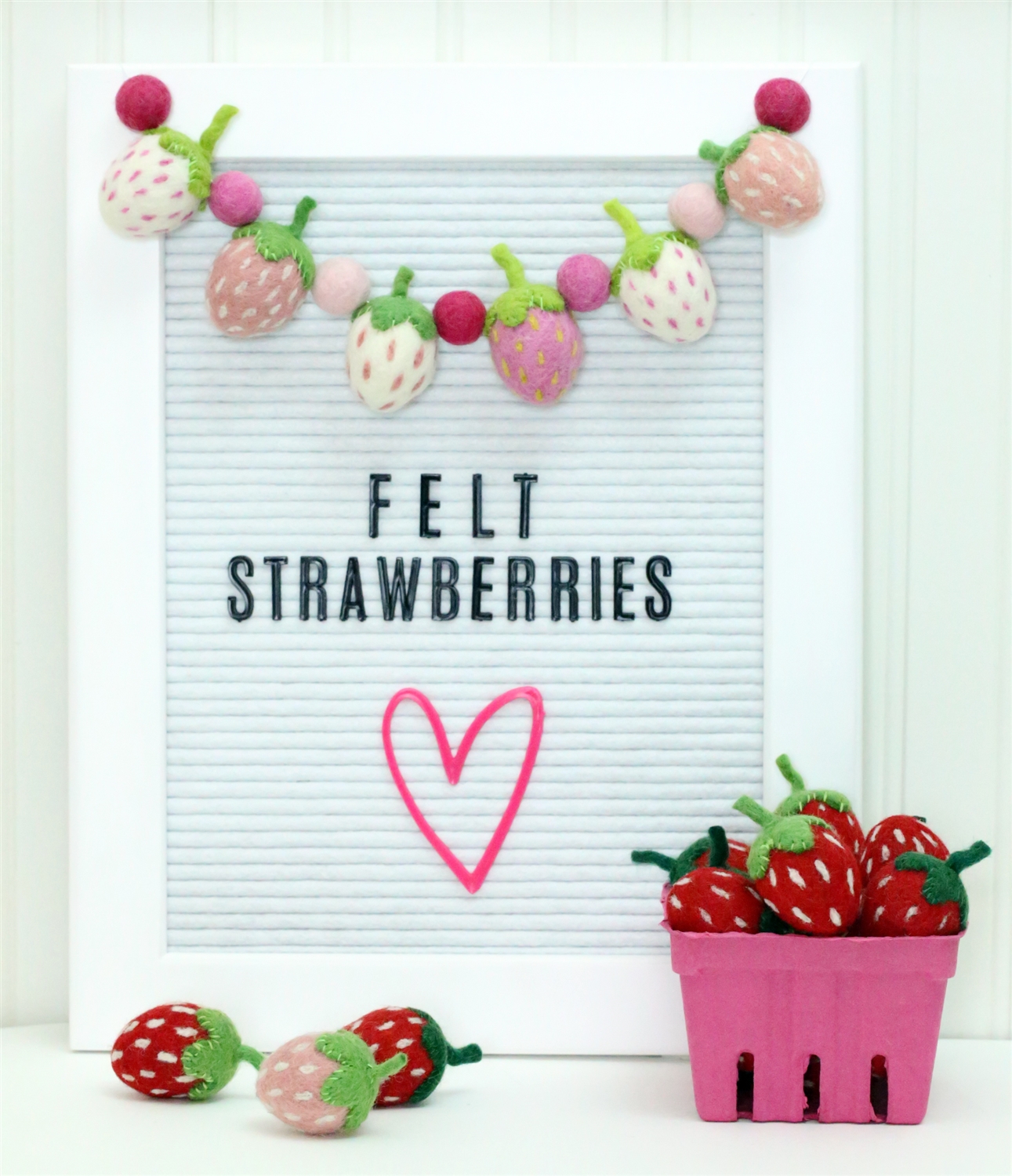 Needle Felt: strawberry #needlefelting #needlefeltinglover