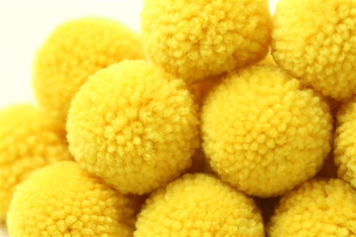 COLOURED POM POMS - YELLOW